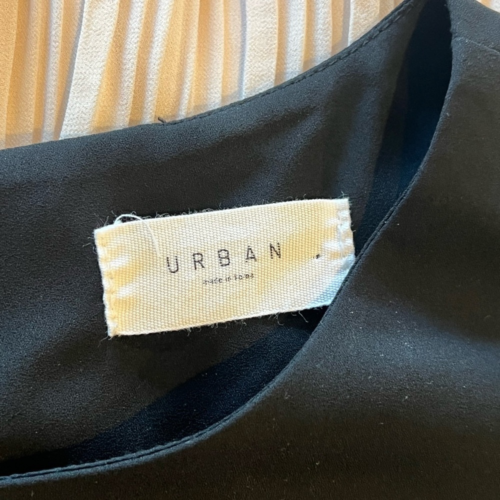 Urban Outfitters Black and Cream Pleated Dress Size 6 - Picture 2 of 10
